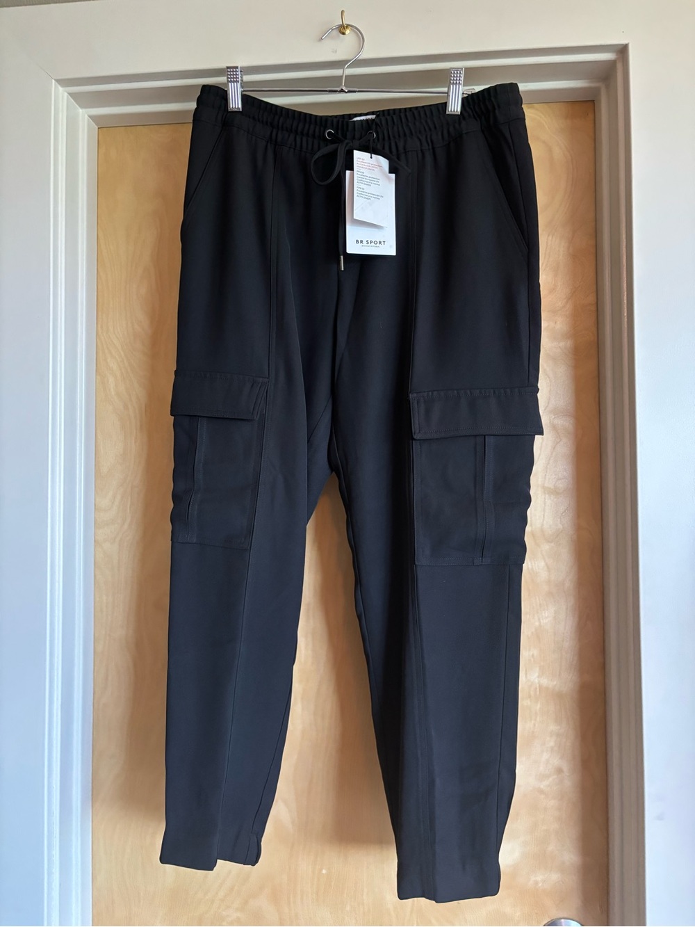 NWT Banana Republic BR Sport Black Cargo Jogger Pants UPF 50 Womens M